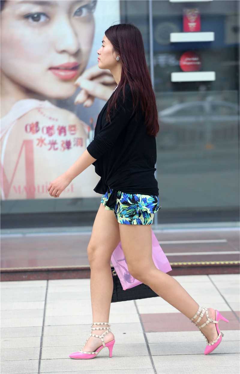 最全靓丽热裤美女时尚街拍大片壁纸