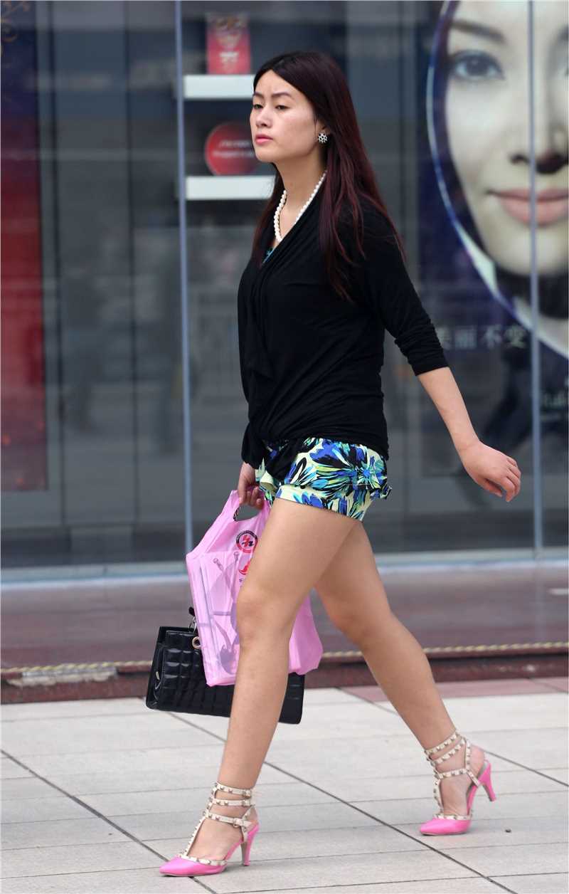 最全靓丽热裤美女时尚街拍大片壁纸