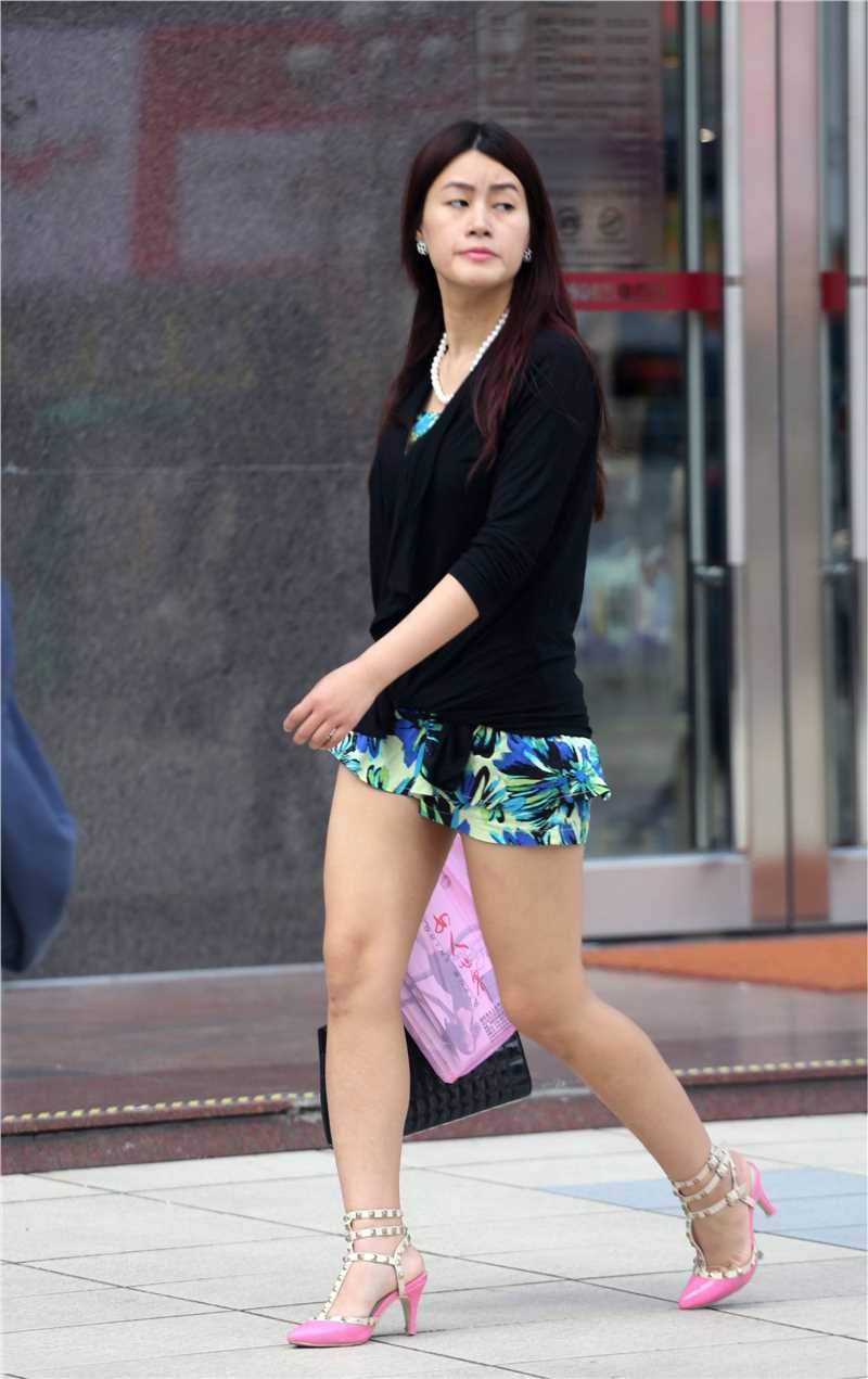 最全靓丽热裤美女时尚街拍大片壁纸