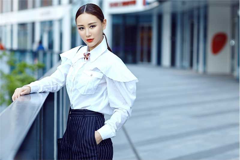 优质惊艳制服美女杜十五时尚街拍大片相册