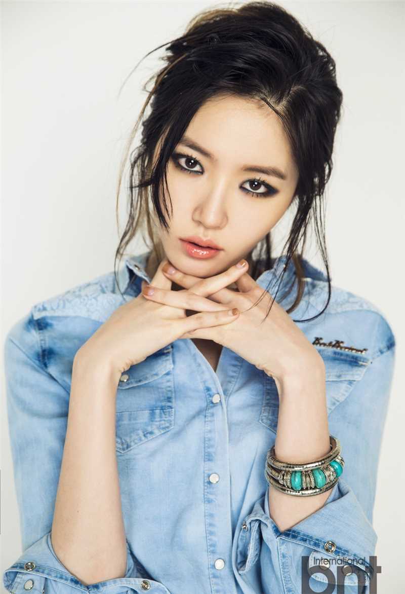 最新韩星金思伦牛仔衬衫时尚壁纸