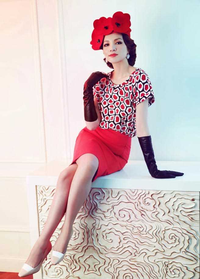 最新董卿登时尚杂志封面展知性美壁纸