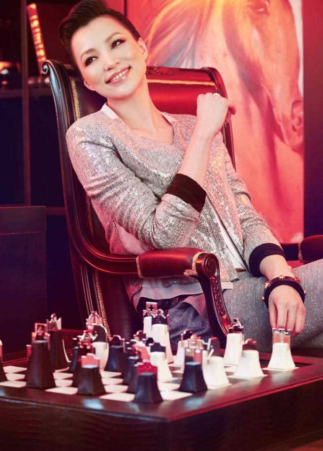 最新董卿登时尚杂志封面展知性美壁纸