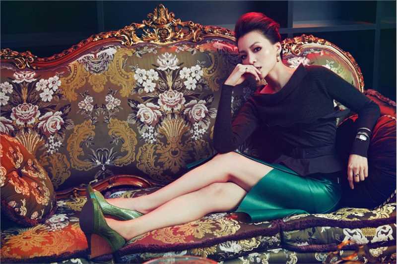 最新董卿登时尚杂志封面展知性美壁纸