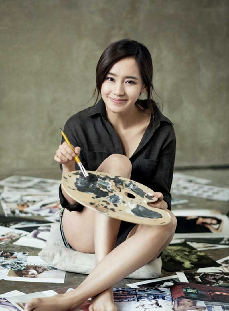 精选时尚女星王智抱黑猫拍摄大片图册