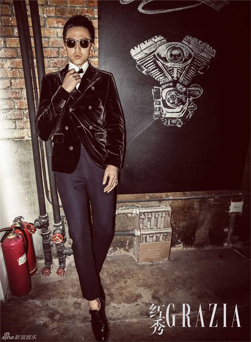 邓超时尚复古性感睡袍摄影