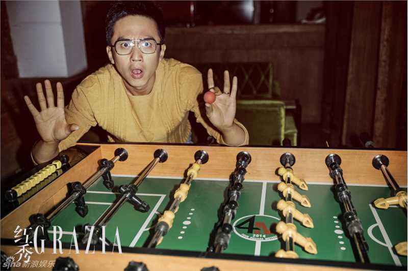 邓超时尚复古性感睡袍摄影