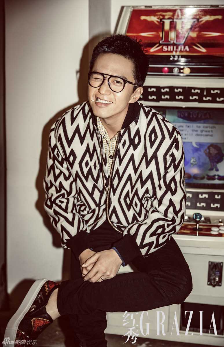 邓超时尚复古性感睡袍摄影