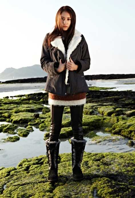 最新郑秀晶户外时尚,秀白皙长腿壁纸