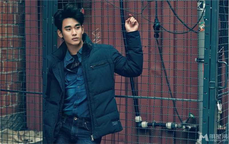 精选韩国男演员金秀贤柏林时尚帅气街拍图册