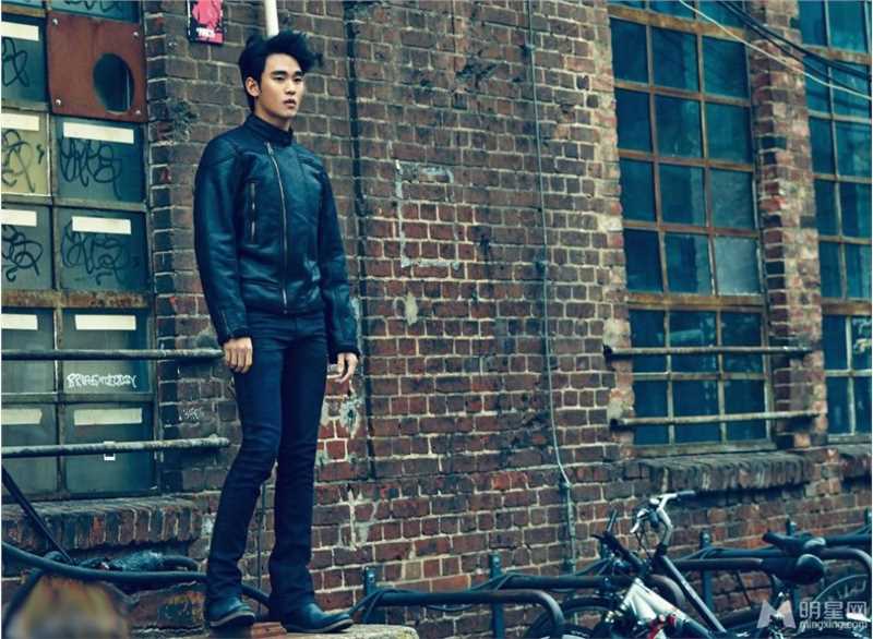 精选韩国男演员金秀贤柏林时尚帅气街拍图册