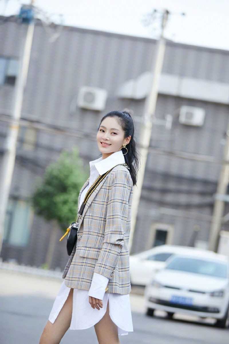 高清时尚嫩模玩转人体艺术秀身材图集