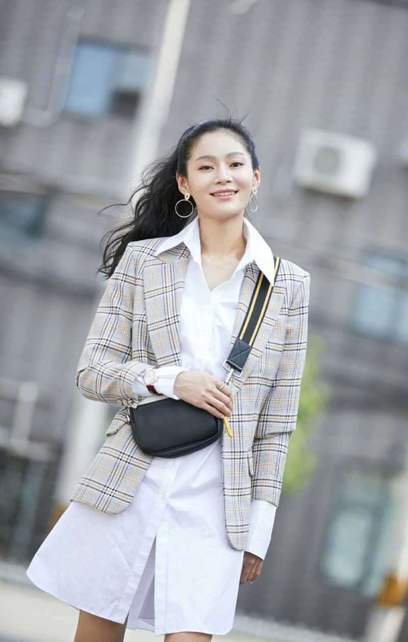 高清时尚嫩模玩转人体艺术秀身材图集