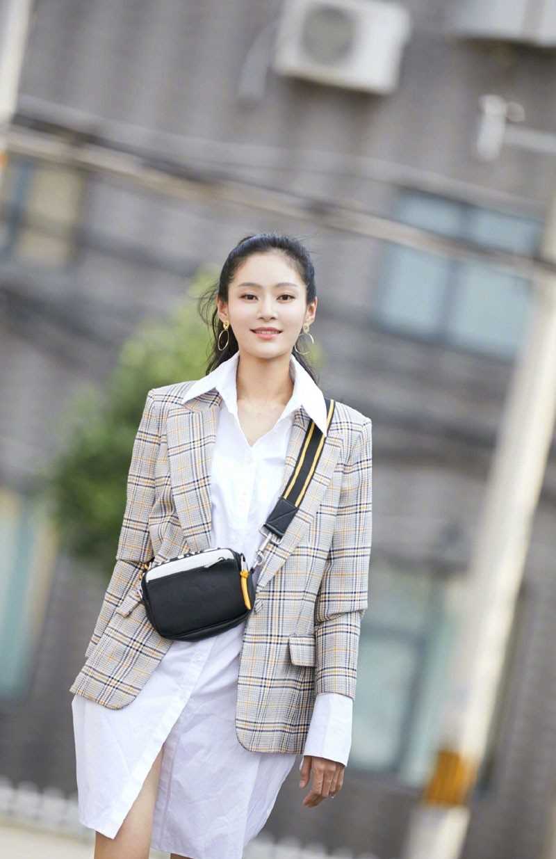 高清时尚嫩模玩转人体艺术秀身材图集