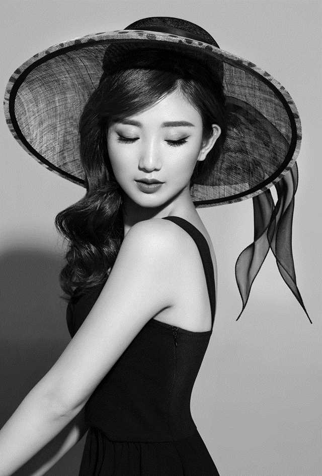 精选毛晓彤时尚大片展甜美笑容图册