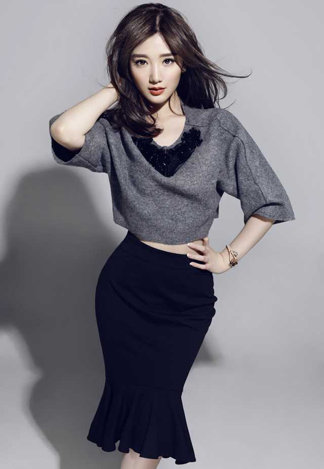 精选毛晓彤时尚大片展甜美笑容图册