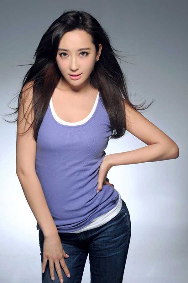 新一代“哭神”杜若溪时尚大片