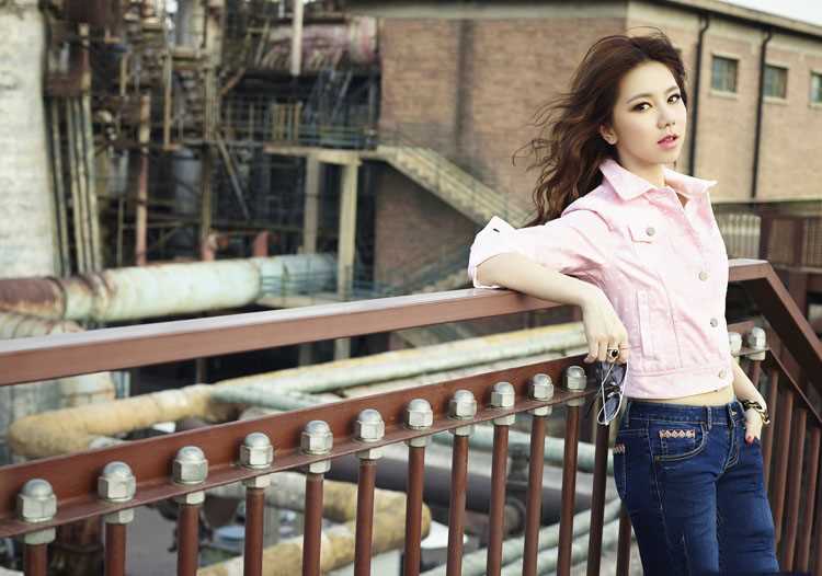 精选牛仔装美女邓紫棋时尚街拍大片图册