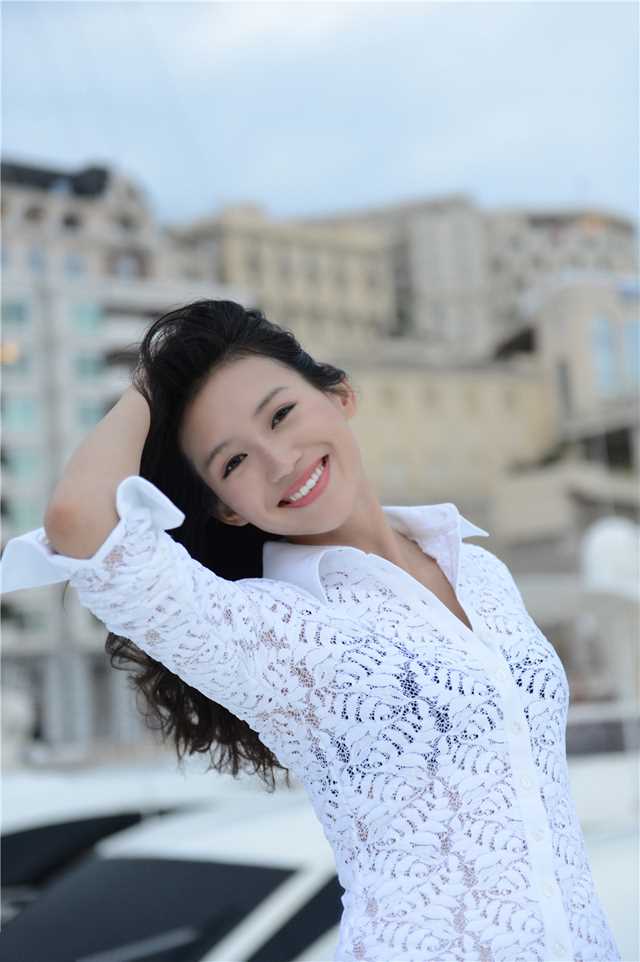 优质苏青时尚街拍大片展迷人笑容相册