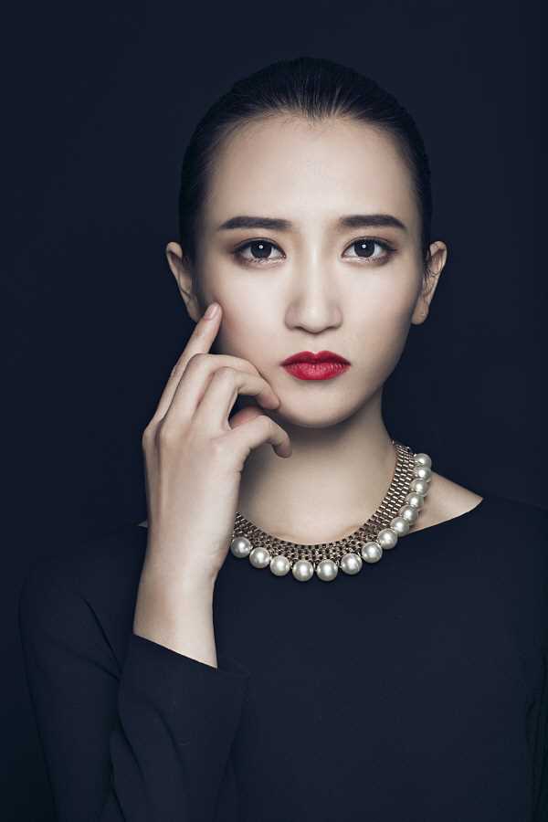 优质歌手吴哲晗时尚展女王范相册