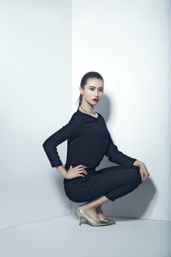 优质歌手吴哲晗时尚展女王范相册