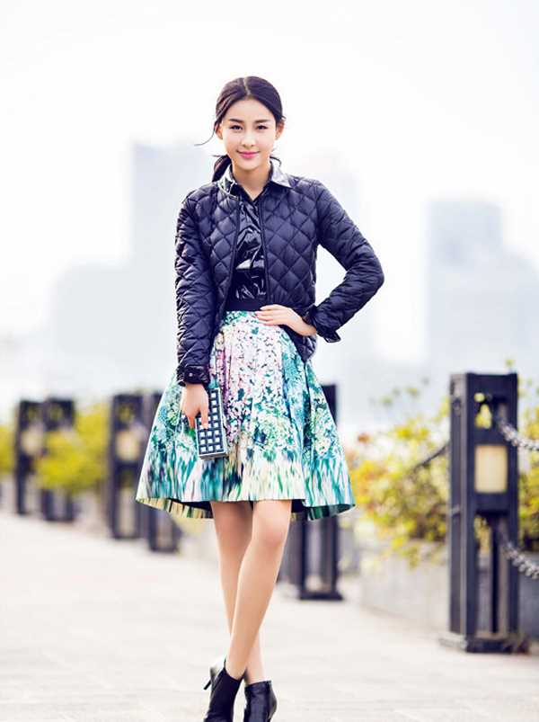 最新美女贾青时尚街拍大片图集