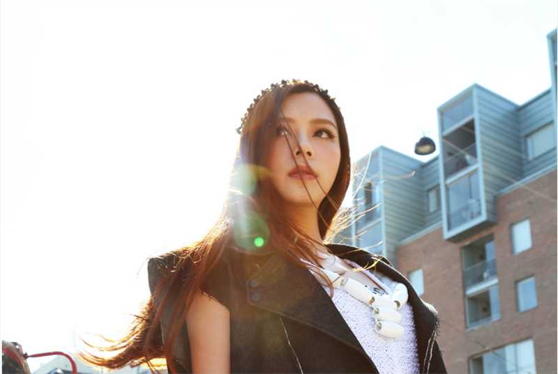 朱婧异国时尚街怕大片