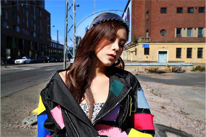 朱婧异国时尚街怕大片