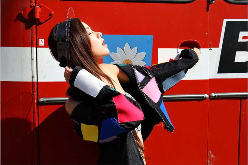 朱婧异国时尚街怕大片