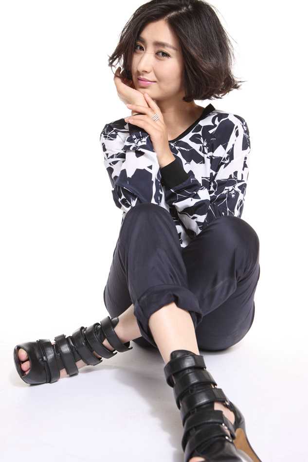 斓曦时尚大片展知性魅力