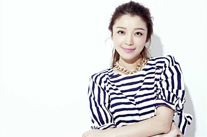 优质高晓菲时尚大展甜美笑容相册