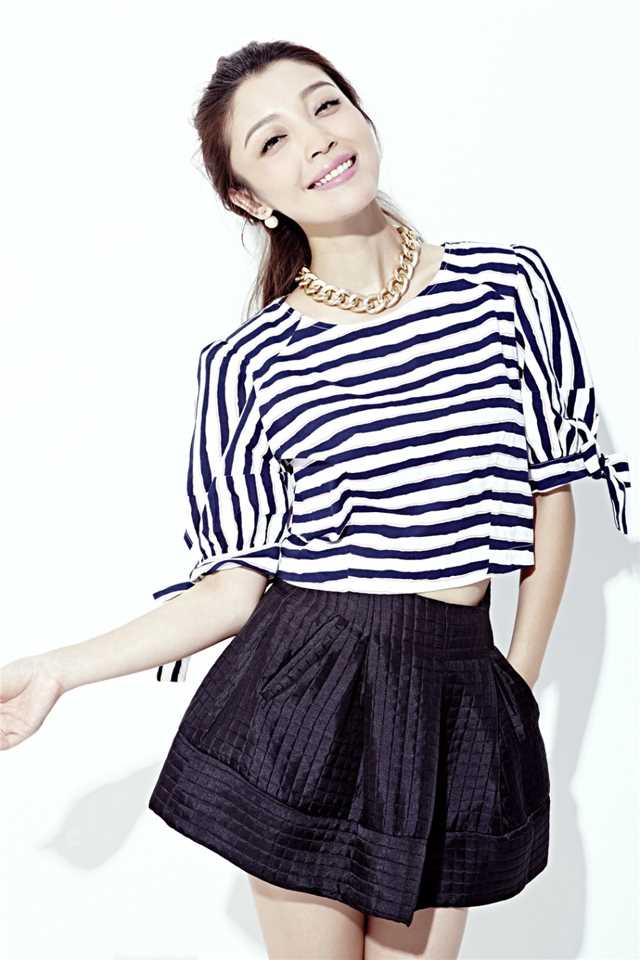 优质高晓菲时尚大展甜美笑容相册