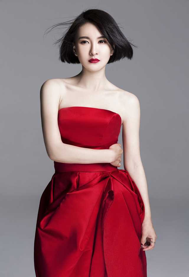 最新郑亦桐时尚性感大片曝光图集