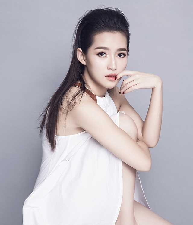 最新演员苏青拍摄时尚大片图集