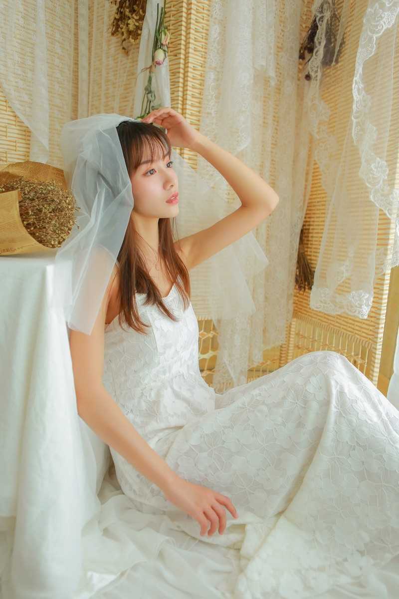 精选日本美女白纱长裙养眼森系自然迷人清纯艺术照图册