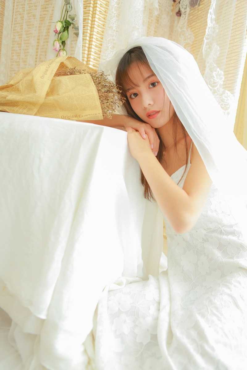 精选日本美女白纱长裙养眼森系自然迷人清纯艺术照图册