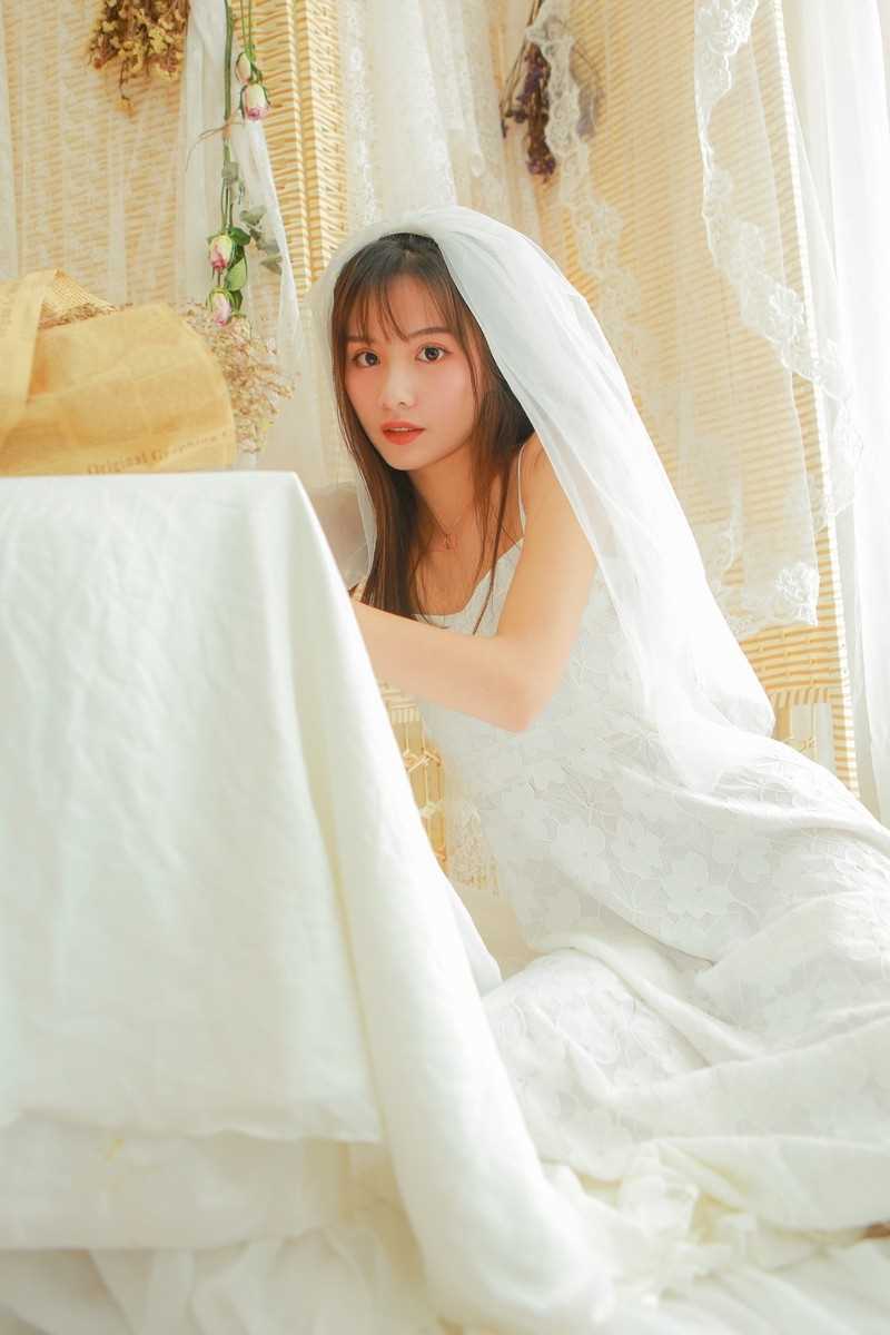 精选日本美女白纱长裙养眼森系自然迷人清纯艺术照图册