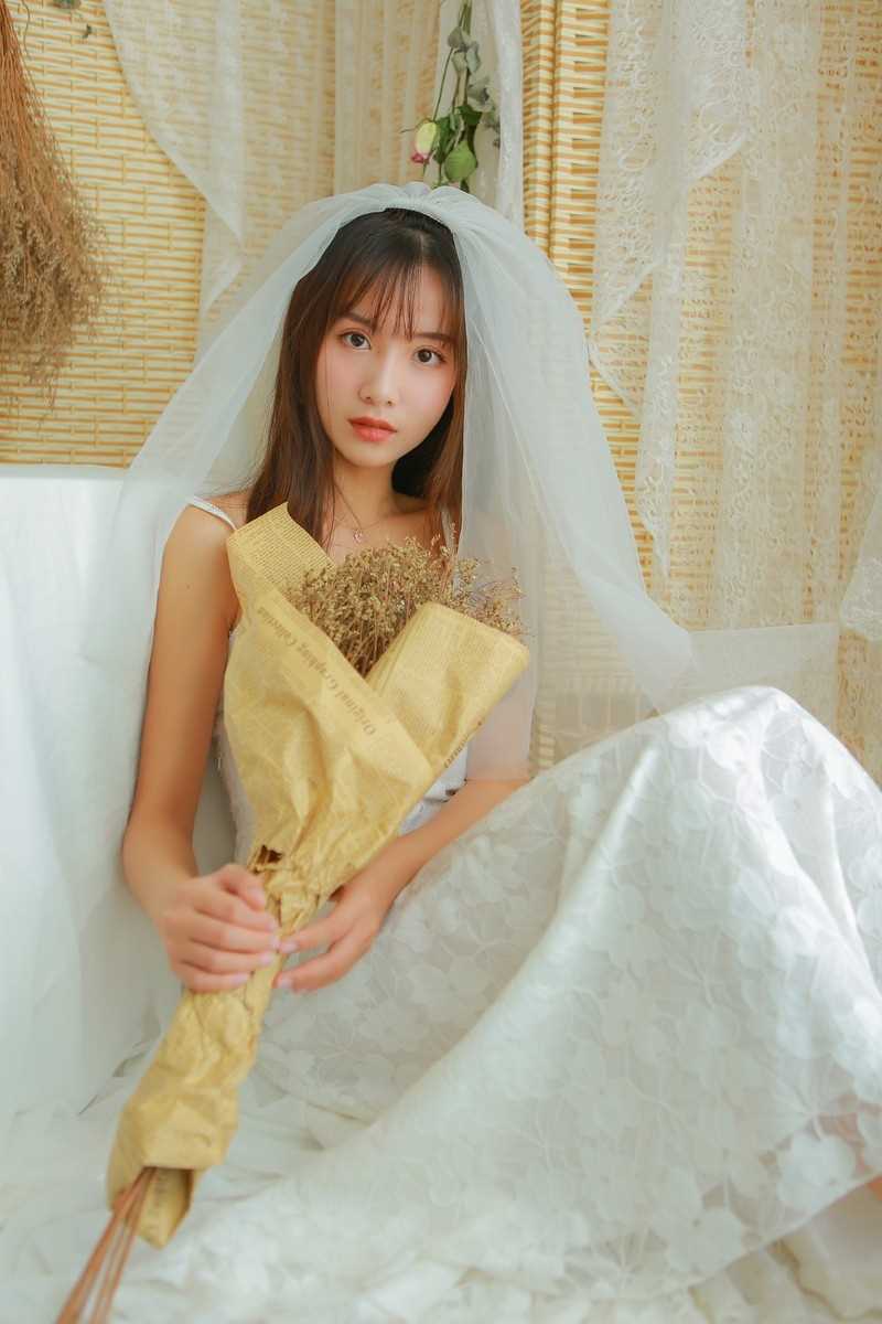 精选日本美女白纱长裙养眼森系自然迷人清纯艺术照图册