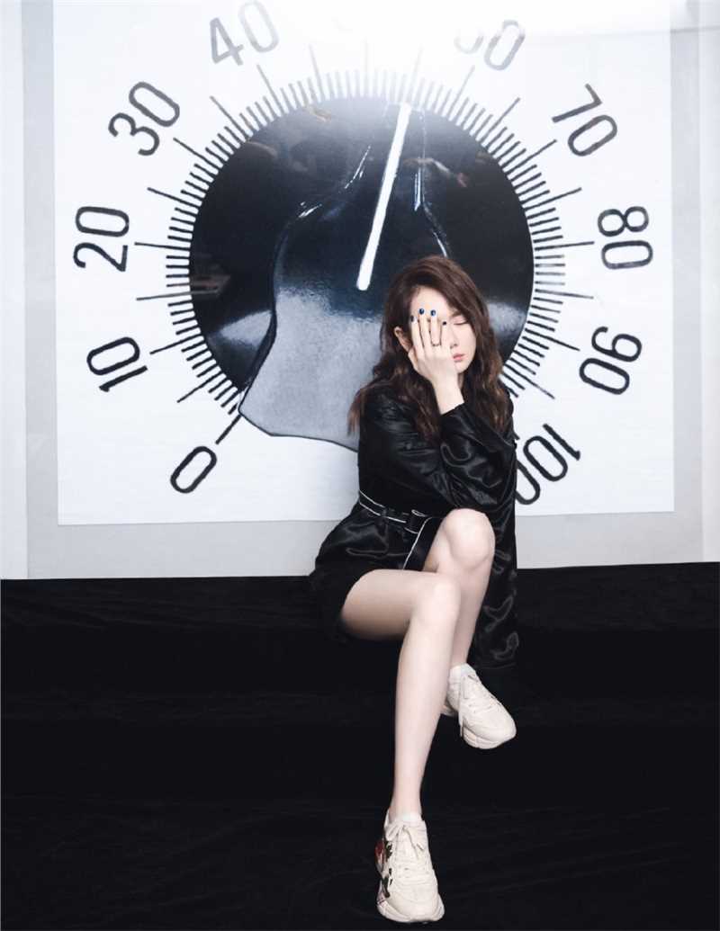 最新养眼清纯美女戚薇浪漫迷人艺术照图片壁纸