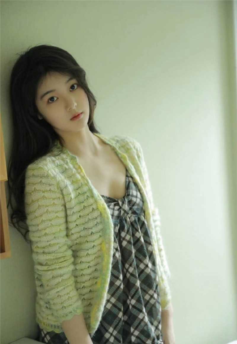 优质长发美人勾人杏眼肌肤若雪吊带碎花裙唯美清纯美女图相册