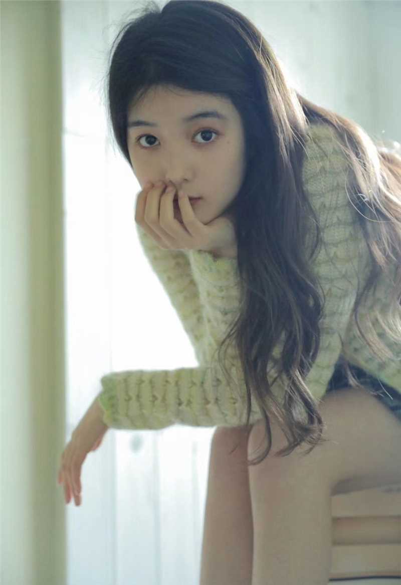 优质长发美人勾人杏眼肌肤若雪吊带碎花裙唯美清纯美女图相册