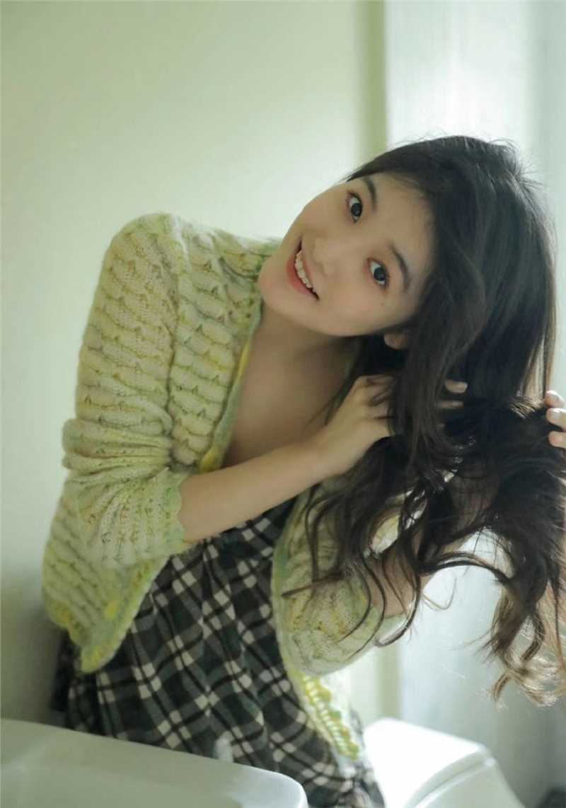 优质长发美人勾人杏眼肌肤若雪吊带碎花裙唯美清纯美女图相册