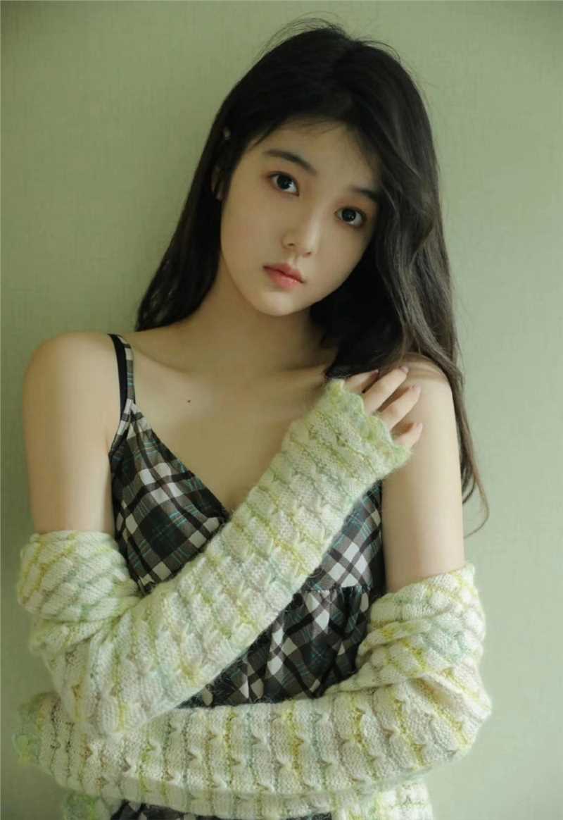 优质长发美人勾人杏眼肌肤若雪吊带碎花裙唯美清纯美女图相册