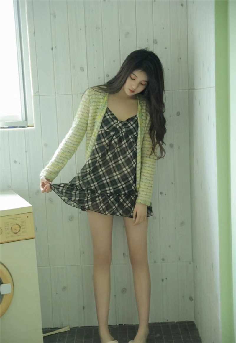 优质长发美人勾人杏眼肌肤若雪吊带碎花裙唯美清纯美女图相册