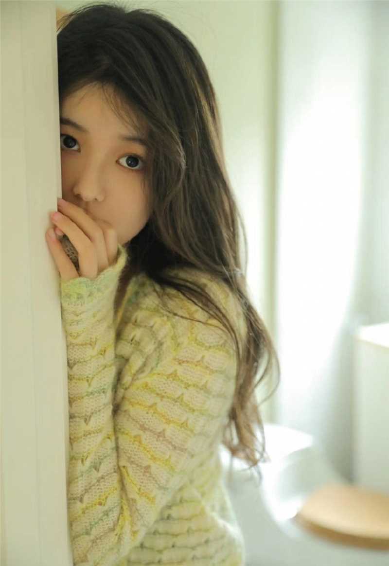 优质长发美人勾人杏眼肌肤若雪吊带碎花裙唯美清纯美女图相册