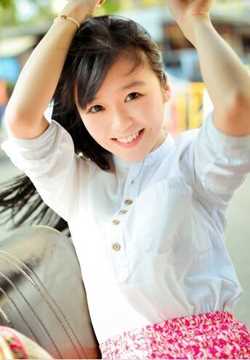 特别专辑麻花辫美女露肩毛衣甜美清纯养眼素人生活照图片