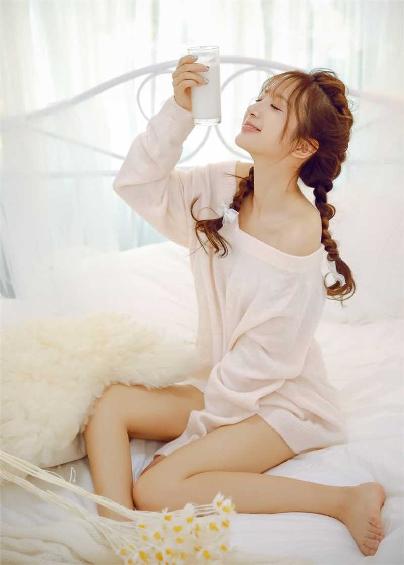 特别专辑麻花辫美女露肩毛衣甜美清纯养眼素人生活照图片