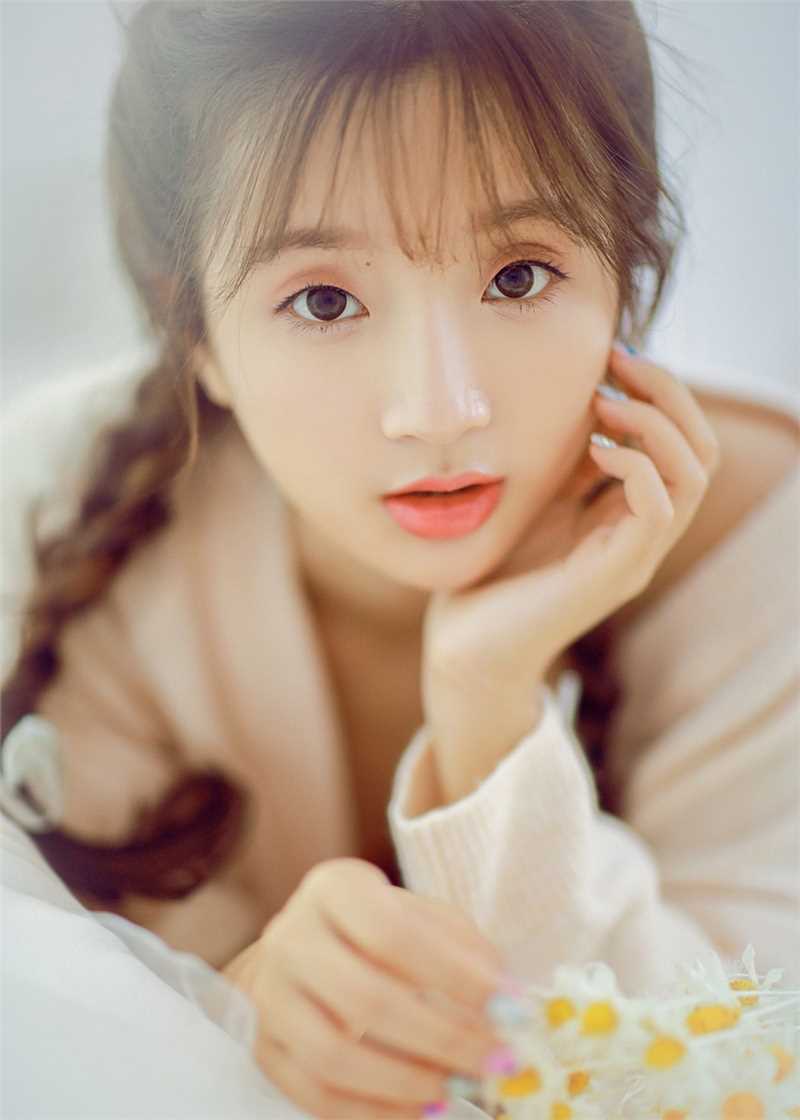 特别专辑麻花辫美女露肩毛衣甜美清纯养眼素人生活照图片