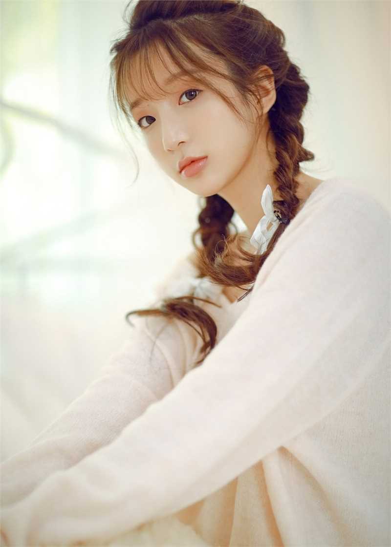 特别专辑麻花辫美女露肩毛衣甜美清纯养眼素人生活照图片