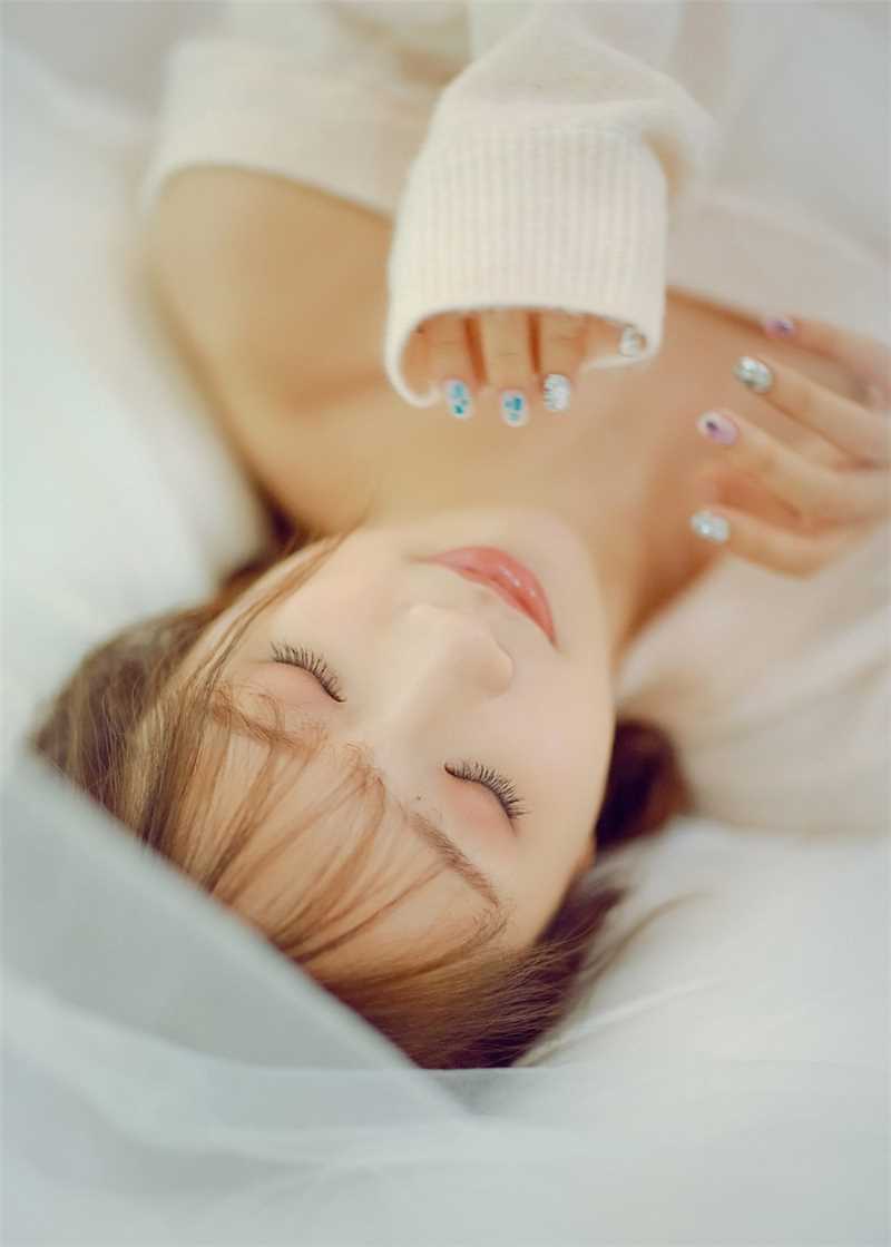 特别专辑麻花辫美女露肩毛衣甜美清纯养眼素人生活照图片